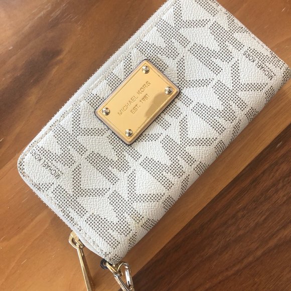 Michael Kors Wallet! - Picture 4 of 5